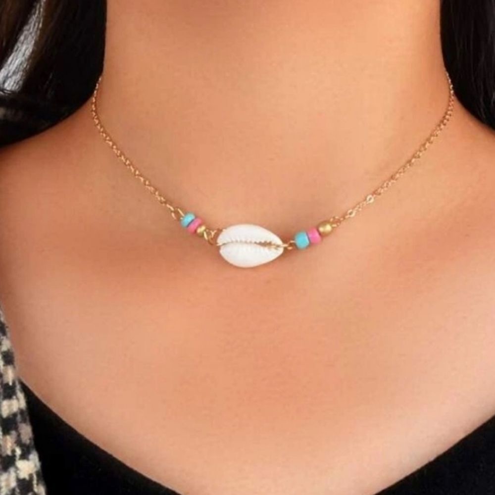 Sea shell choker necklace